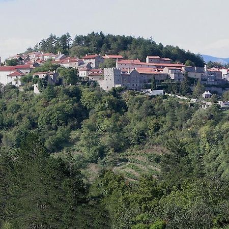 Hisa Posebne Sorte Kodreti Esterno foto