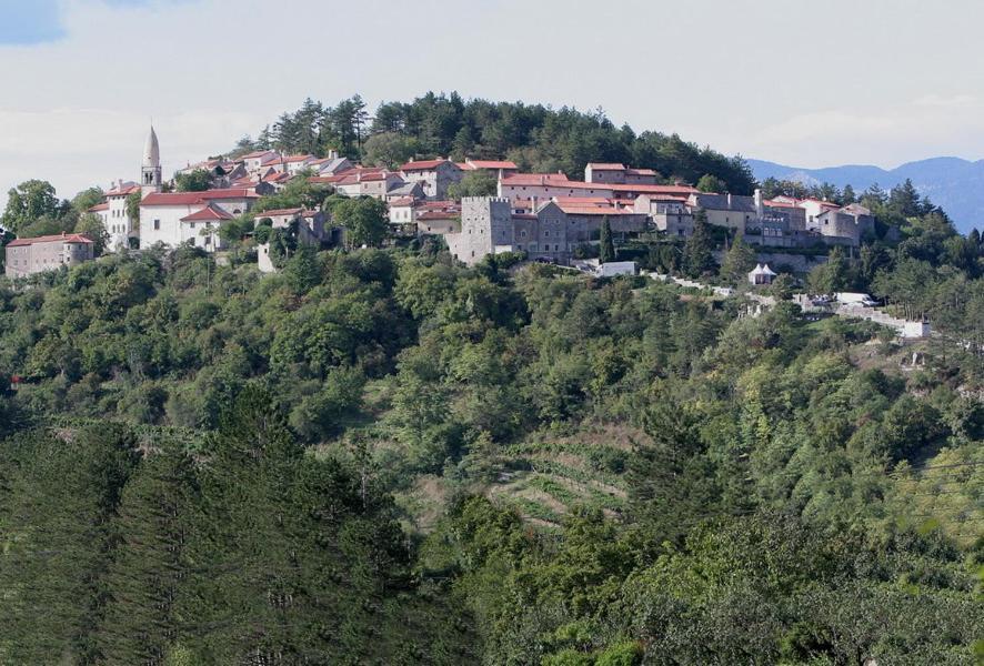 Hisa Posebne Sorte Kodreti Esterno foto